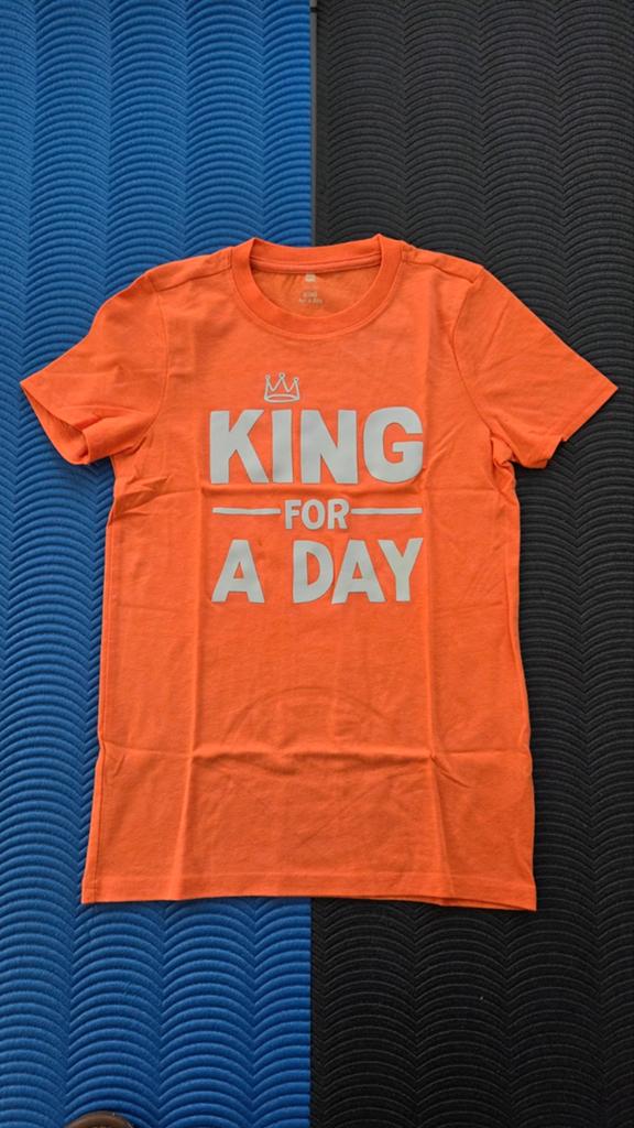 King for a Day oranje shirtje, maat 134-140, Jongen of Meisje, Ophalen of Verzenden, Zo goed als nieuw, Shirt of Longsleeve