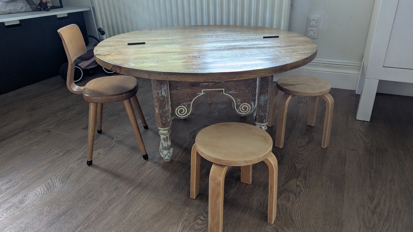 Uniek Kindertafel Set: Mango Blad, Eiken Onderstel, Ophalen, Tafel(s) en Stoel(en)