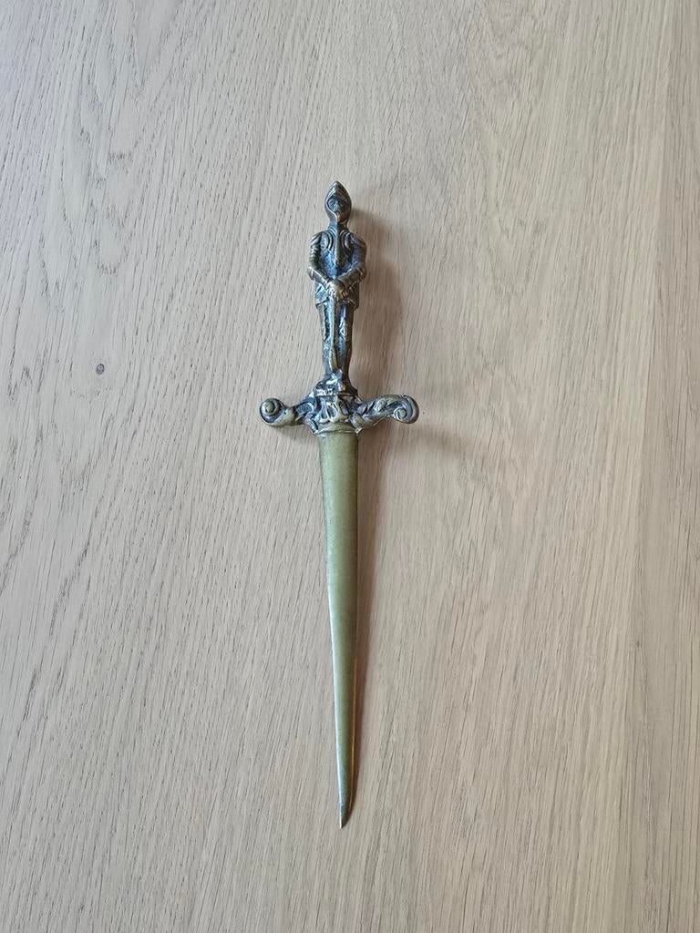 Antiek koperen briefopener in de vorm van zwaard met figuur, Antiek en Kunst, Ophalen of Verzenden, Koper