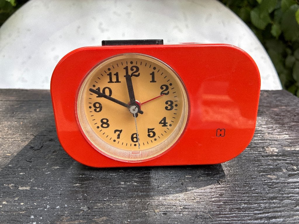 Klok Hema retro oranje mod OK123, Ophalen, Gebruikt, Analoog, Wekker of Tafelklok