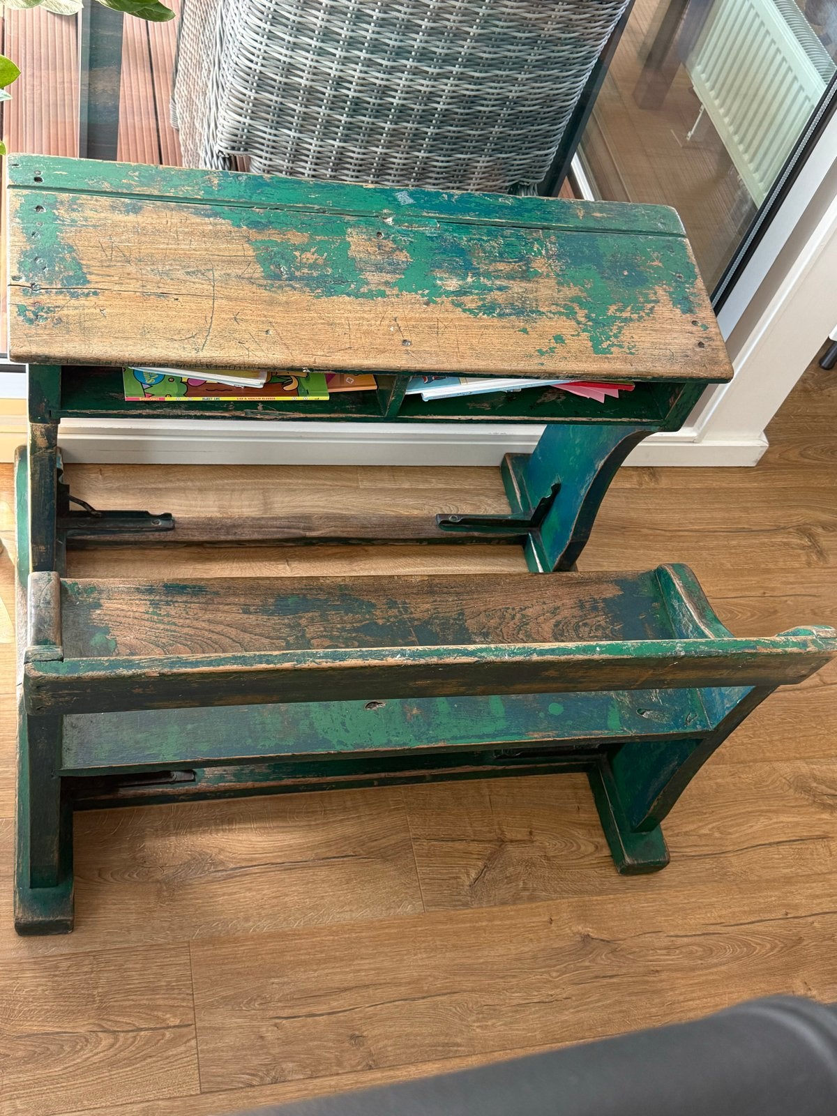 Vintage houten schoolbankje, Ophalen