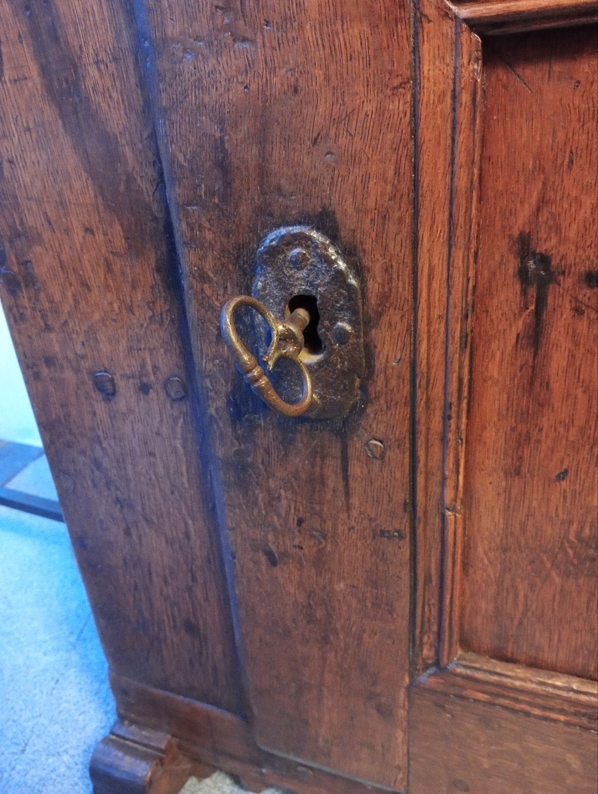 Antieke massief eiken spinde in zeer goede staat, Antiek en Kunst, Ophalen of Verzenden