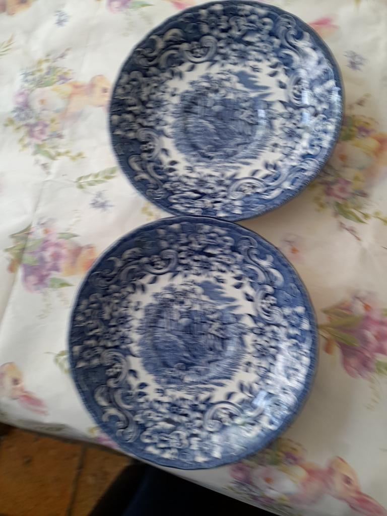 2 Royal Tudor Ware 17th Century England Ironstone schotels, Antiek en Kunst, Antiek | Porselein, Ophalen