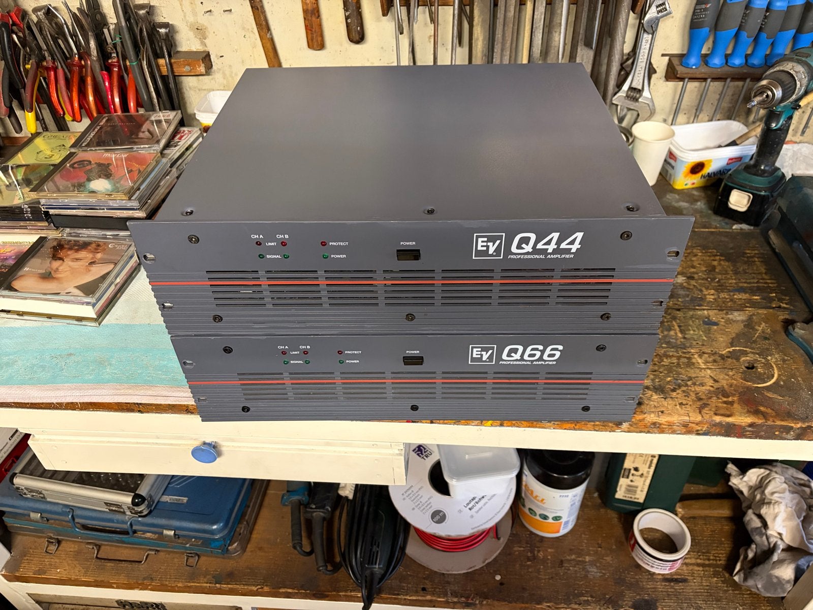 Electro-Voice Q44 & Q66 Professionele Eindversterkers, Gebruikt, 120 watt of meer, Stereo, Ophalen
