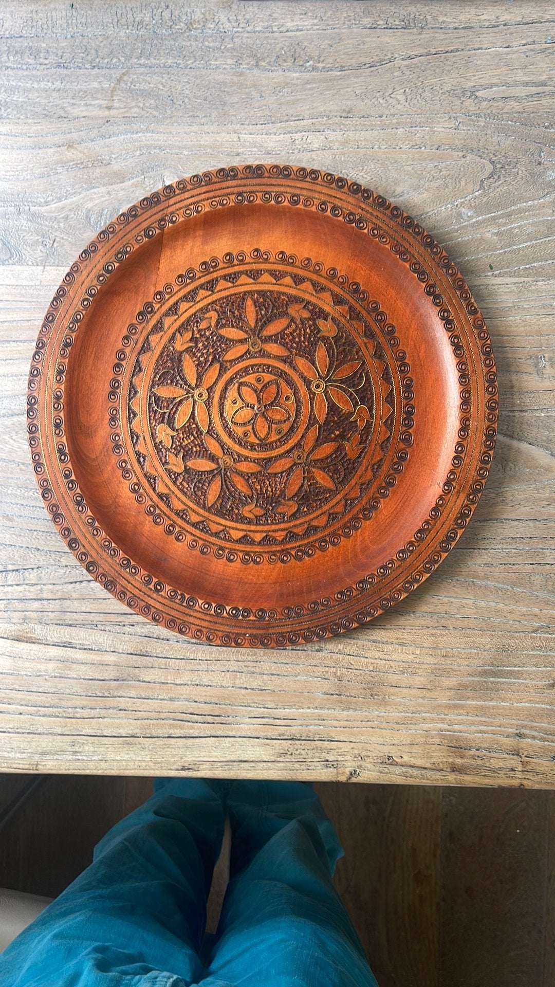 Decoratieve houten schaal met handgesneden bloemenpatroon, Antiek en Kunst, Ophalen of Verzenden