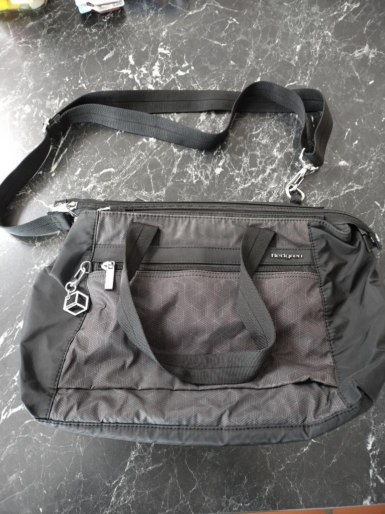 Hedgren schoudertas - Zwart, Sieraden, Tassen en Uiterlijk, Tassen | Damestassen, Ophalen of Verzenden, Zo goed als nieuw, Zwart