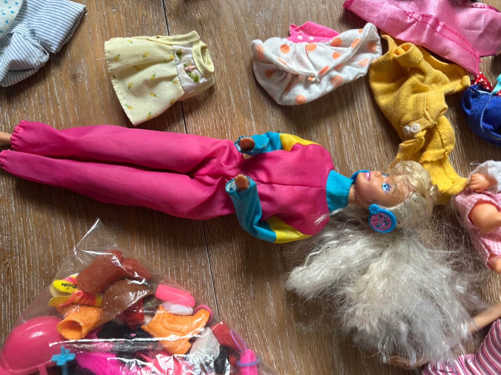 Foto 8 van Ski barbie, paarden barbie baby barbies en veel accessoires