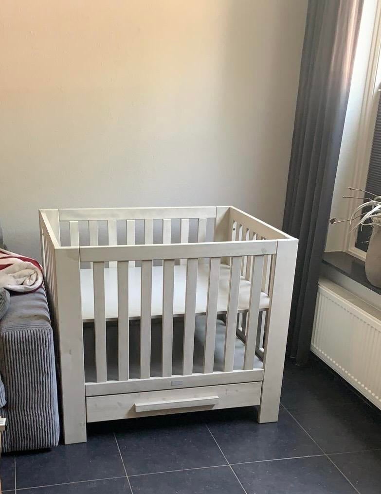 Mooie grijze box met kleed en kussen, Kinderen en Baby's, Boxen, Ophalen, Gebruikt