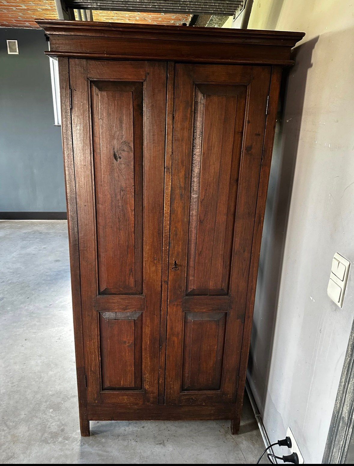 Antieke houten kast – donker hout – €200, Ophalen
