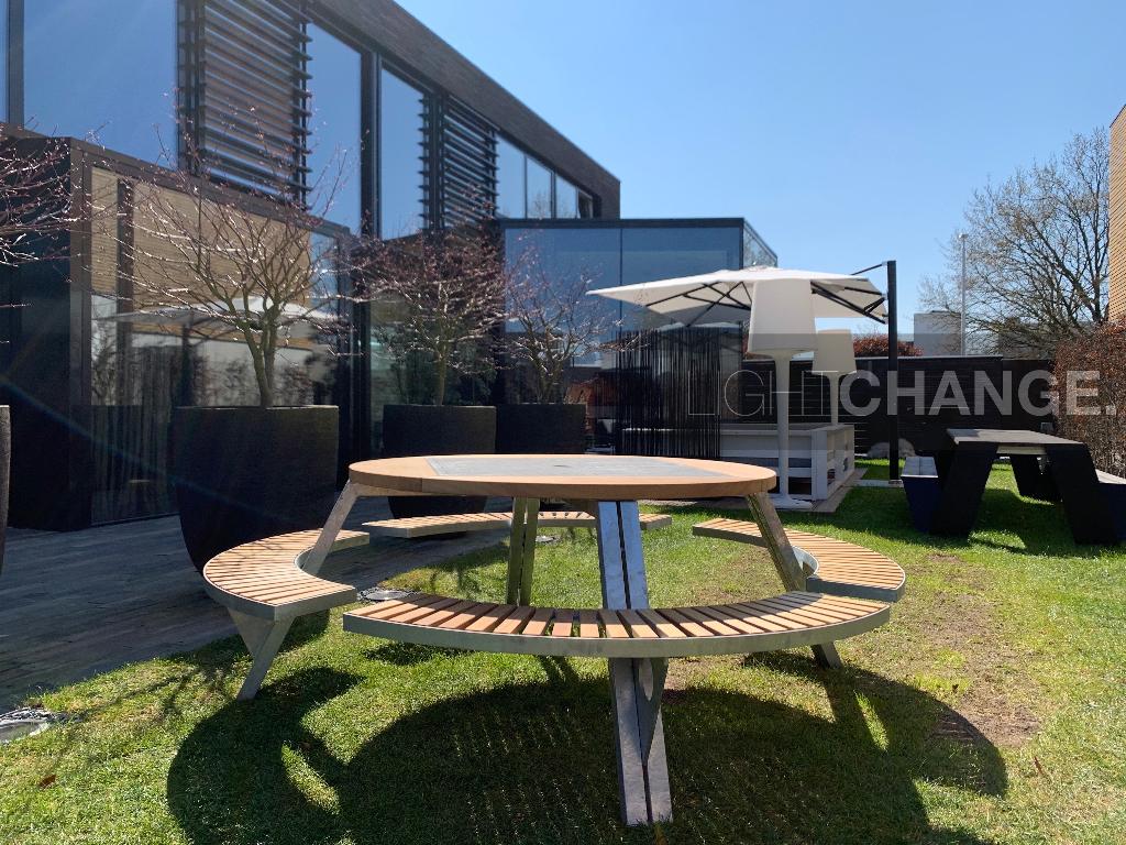 Extremis Gargantua picknicktafel zie ook Hopper + Pantagruel, Waterstad 23, Rond, Zo goed als nieuw, Info@lightchange.nl