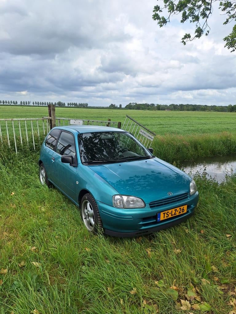 Toyota Starlet 1.3 16V 1998 Groen, Auto's, Voorwielaandrijving, 74 pk, 4 cilinders, Starlet