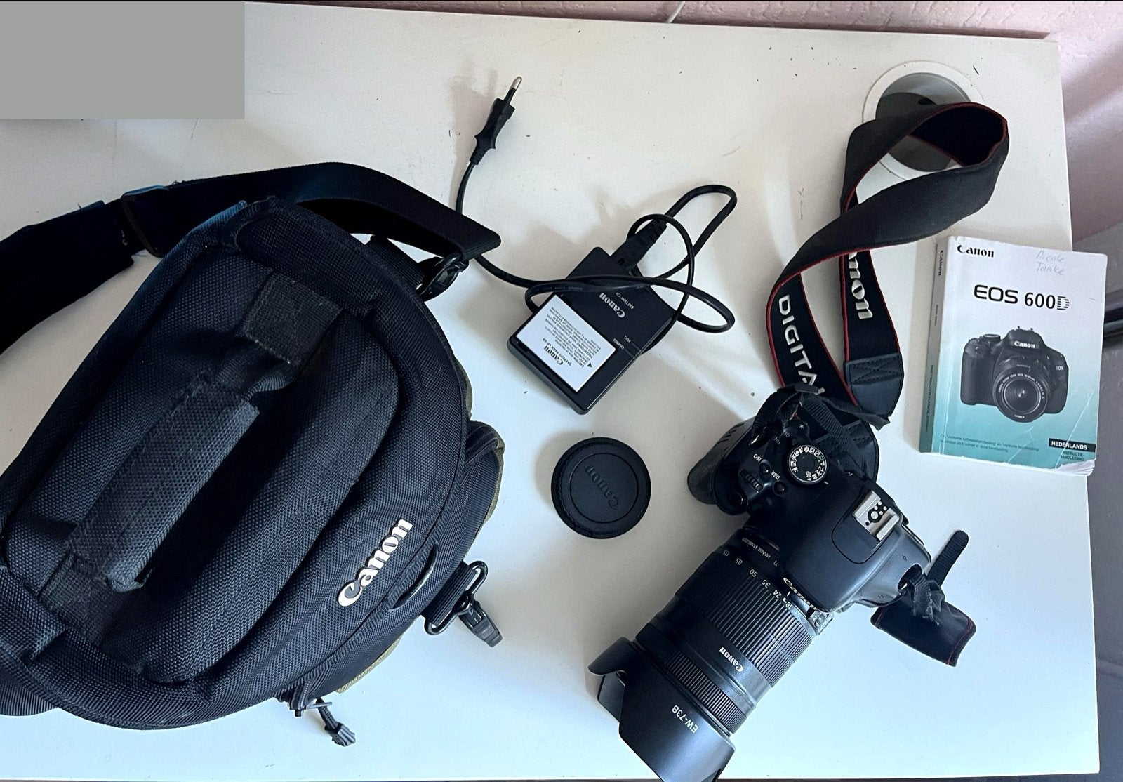 Canon EOS 600D SRCamera 18-135 mm extra accu met lens en tas, Ingebouwde flitser, Gebruikt, Spiegelreflex, Canon