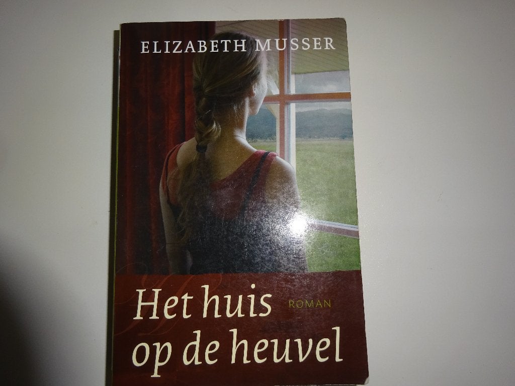 ELIZABETH MUSSER - HET HUIS OP DE HEUVEL - CHR. ROMAN, Boeken, Romans, Gelezen, Ophalen of Verzenden