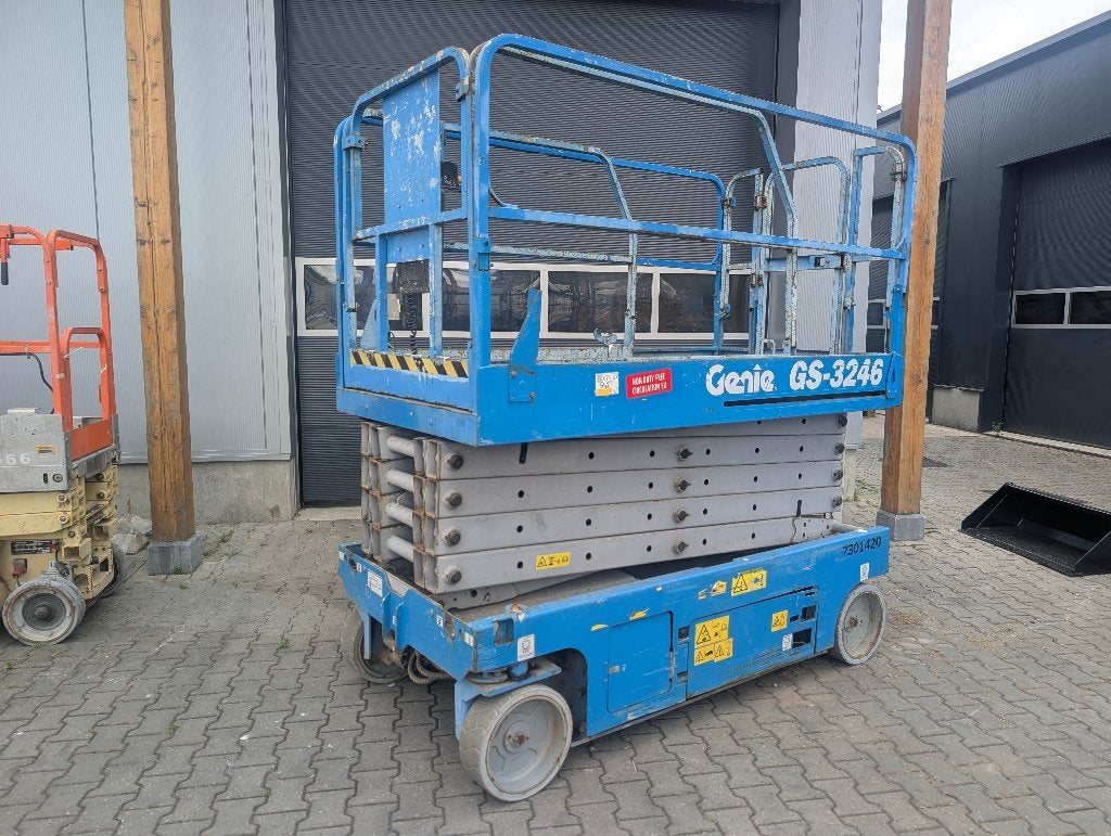 Genie GS-3246 Schaar hoogwerker werkhoogte: 12meter, Ophalen of Verzenden