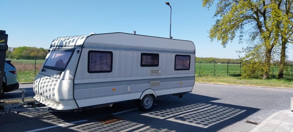 HOBBY tourcaravan met voortent en luifel., Rondzit, Hobby, 750 - 1000 kg, Particulier