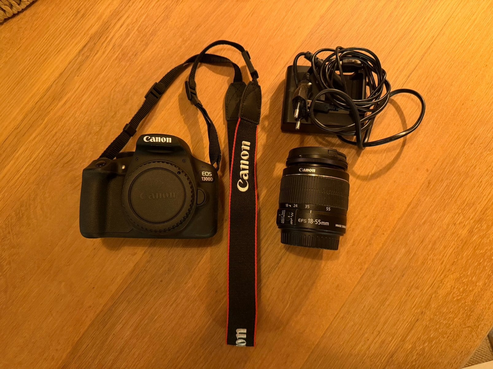 Canon EOS 1300D + 18-55mm IS II lens –compleet, Audio, Tv en Foto, Ophalen, Zo goed als nieuw, Spiegelreflex, Canon