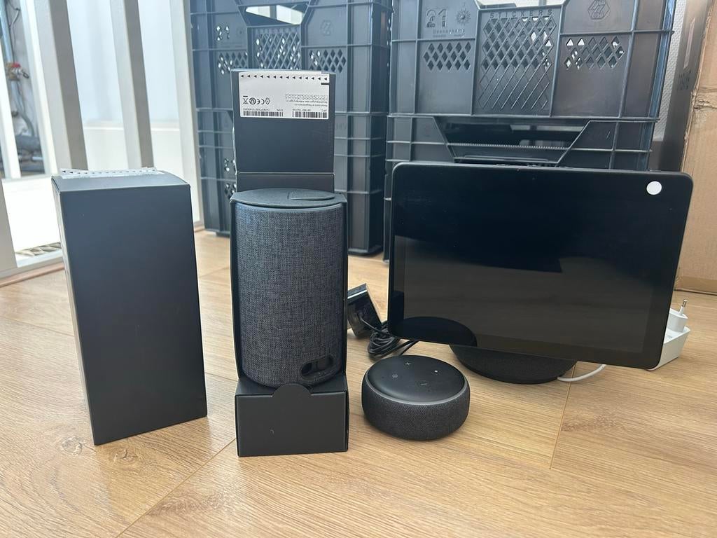 Amazon Alexa combiset: Echo Show 10, 2x Echo, 1x Dot, Ophalen, Zo goed als nieuw