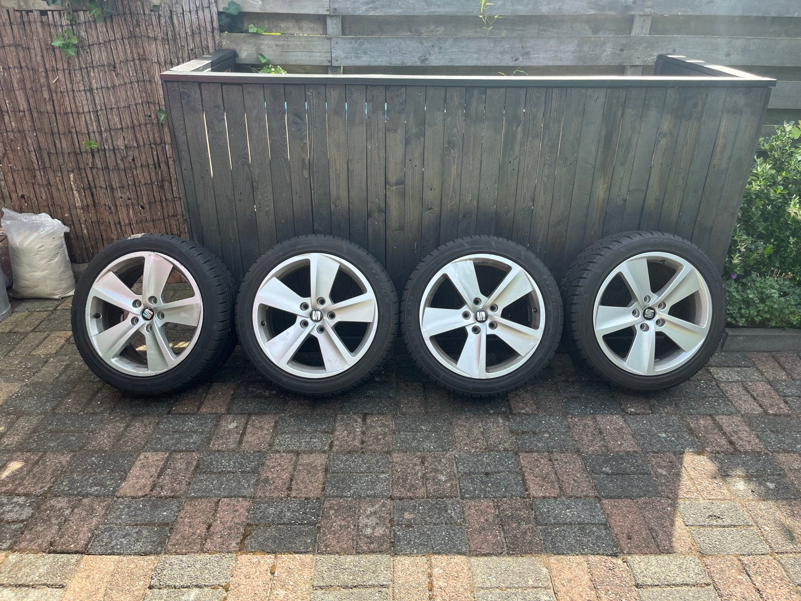 Seat Leon FR 5F velgen met 225/45/17 banden, Auto-onderdelen, Ophalen, Gebruikt, Banden en Velgen, 17 inch
