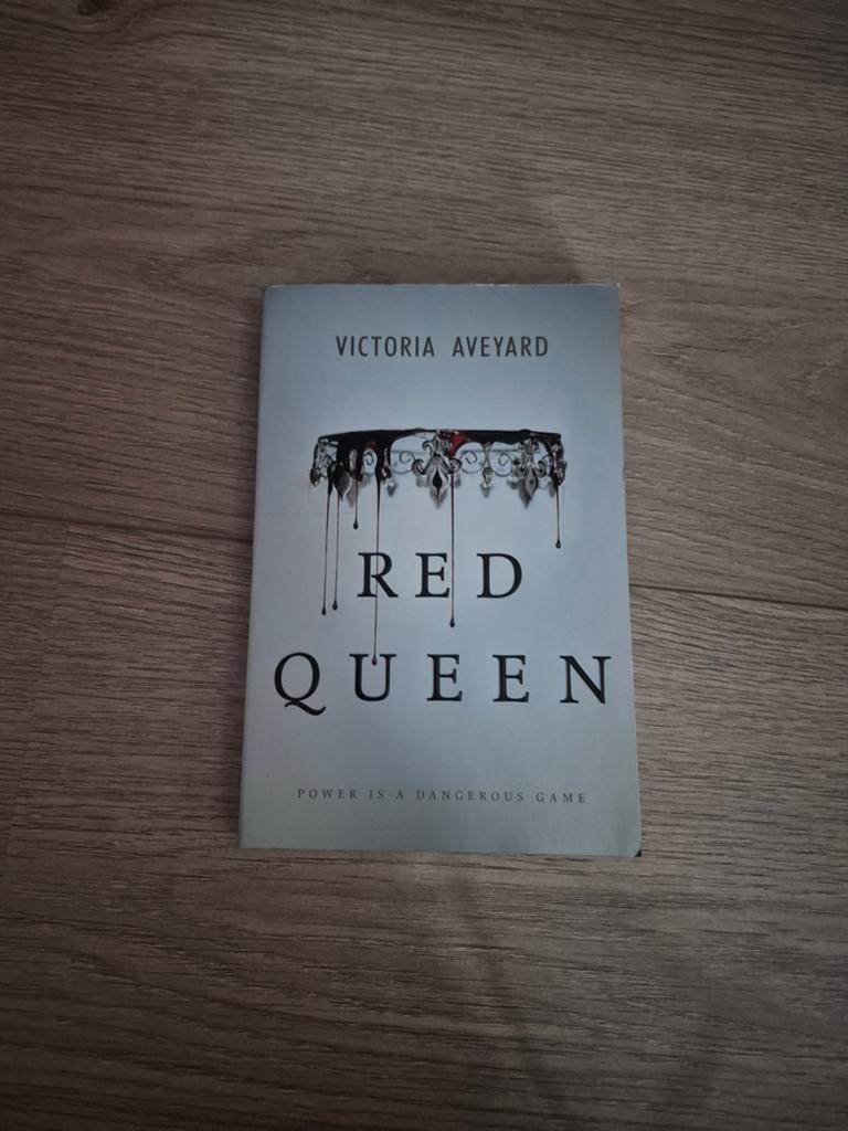 Red Queen - Victoria Aveyard (Engels), Ophalen of Verzenden, Zo goed als nieuw, Victoria Aveyard, Wereld overig