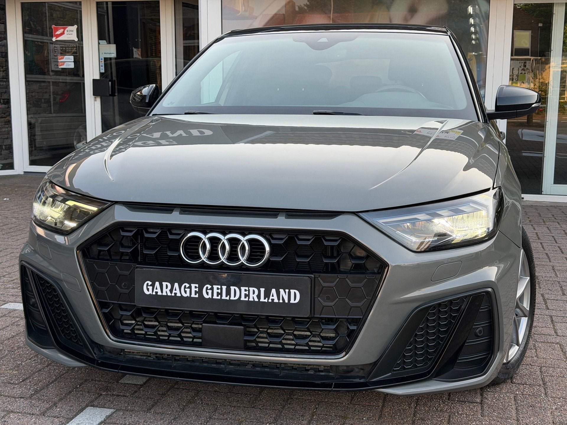 Audi A1 Sportback S-Line 210pk | Virtual | Leder/Alcantara |, Auto's, Dealer onderhouden, Zwart, 4 cilinders, Origineel Nederlands