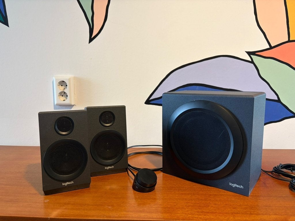 Logitech Z333 2.1 speakerset met subwoofer en bediening, Ophalen, Gebruikt, Audiokanaal 2.1, Logitech