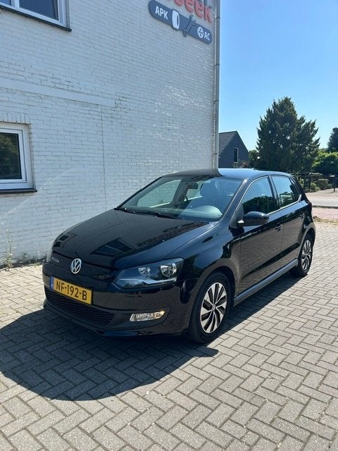 Volkswagen Polo 1.0 TSI 70KW/95pk 5D 2017 Zwart, Auto's, Voorwielaandrijving, Stof, 40 €/maand, 95 pk