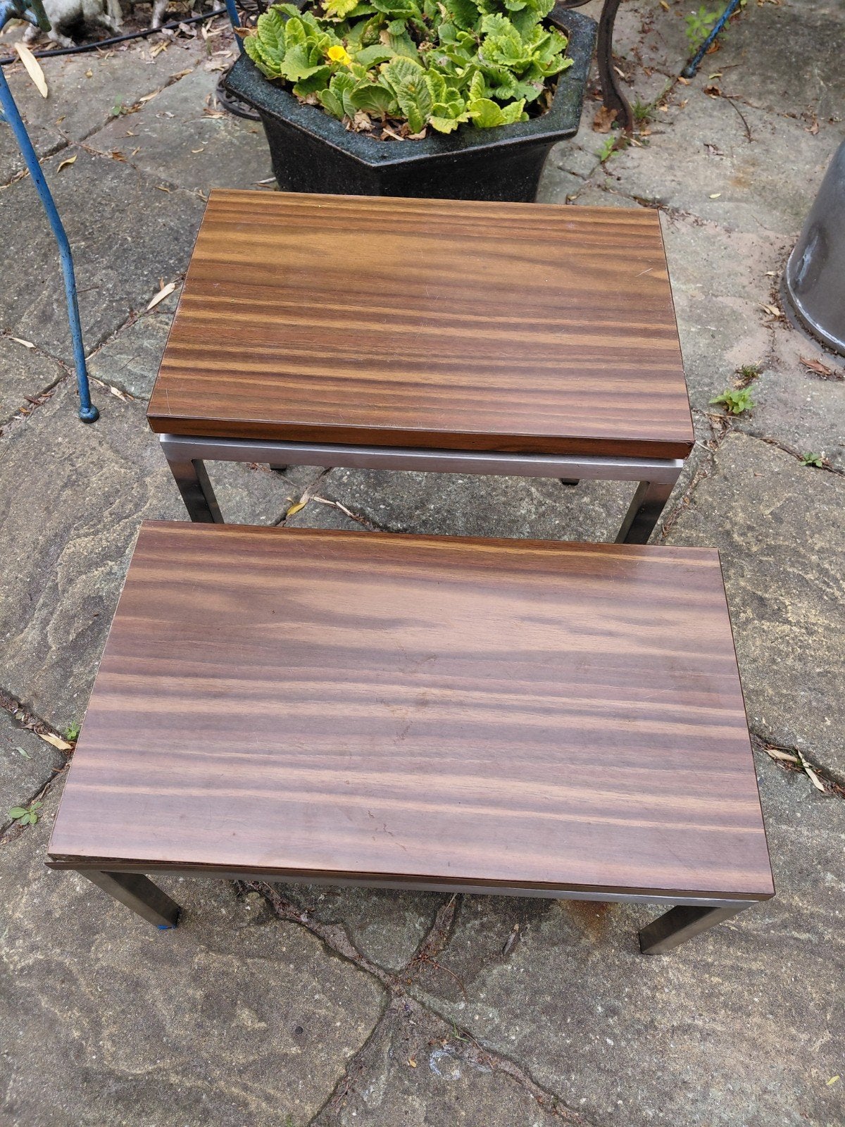 Set van 2 bijzettafels met houtnerf en metalen frame, Ophalen, Minder dan 45 cm, Gebruikt, Modern, Industrieel