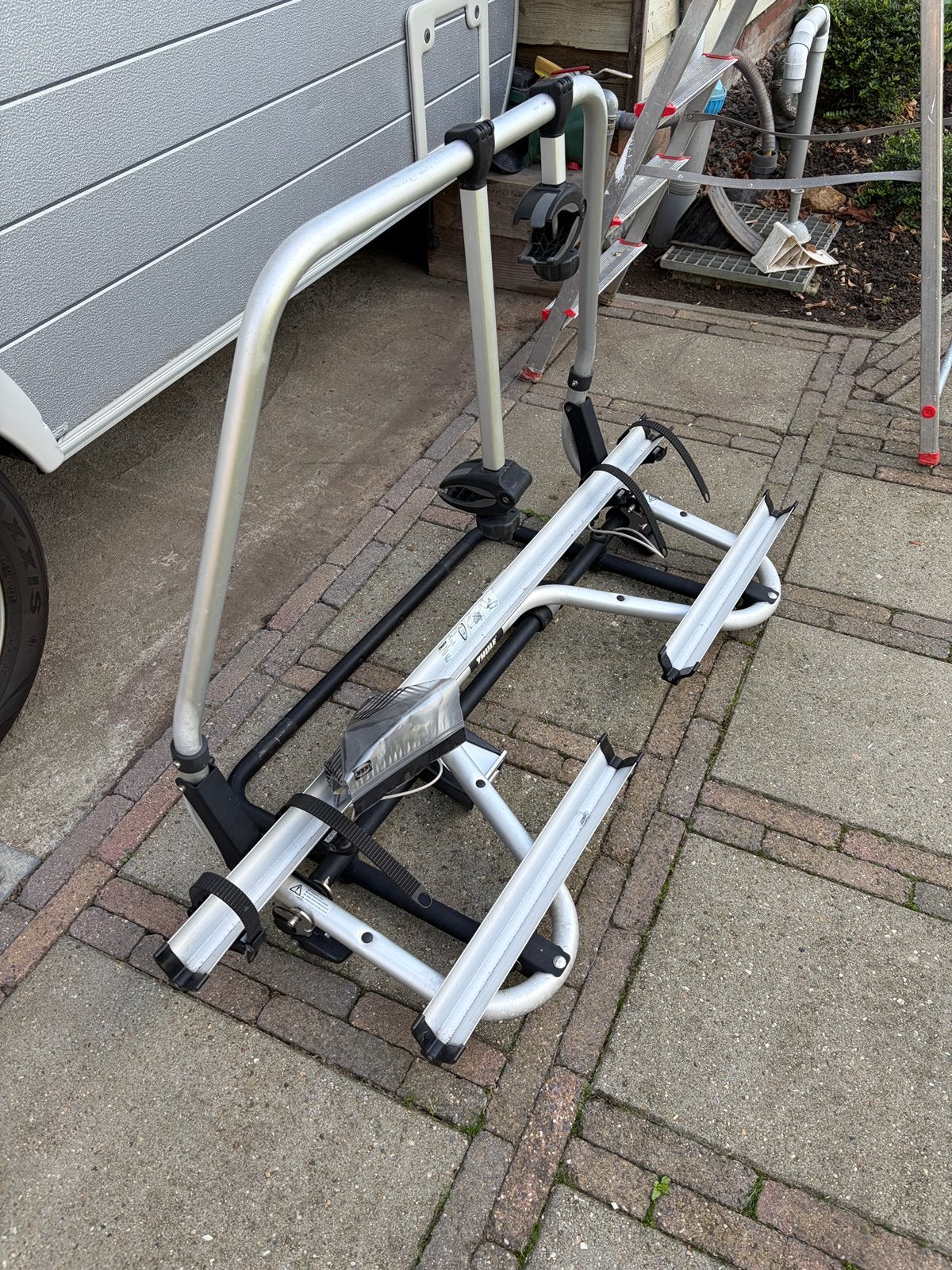 Thule Superb kantelbare fietsendrager voor op de dissel, Ophalen, Zo goed als nieuw