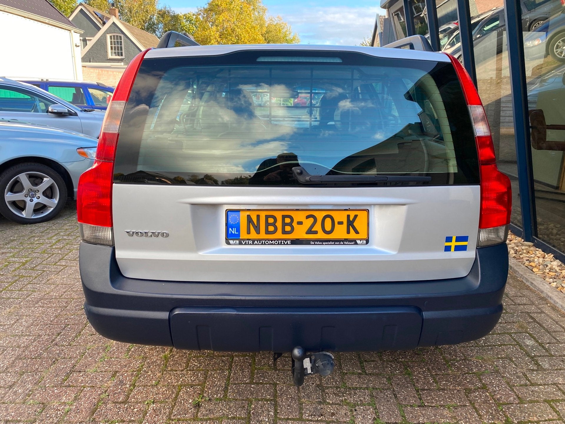 Volvo XC70 2.5 T Comfort Line Automaat 4WD Youngtimer, Auto's, Automaat, Beige, 2521 cc, Verwarmde buitenspiegels
