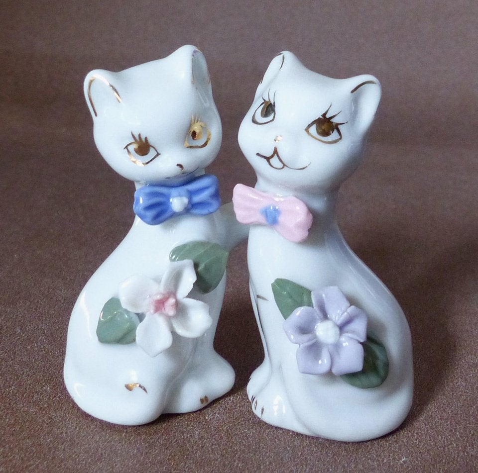 Vintage kattenbeeldjes poezenbeeldjes kitsch bloem porselein, Ophalen of Verzenden, Gebruikt, Dier