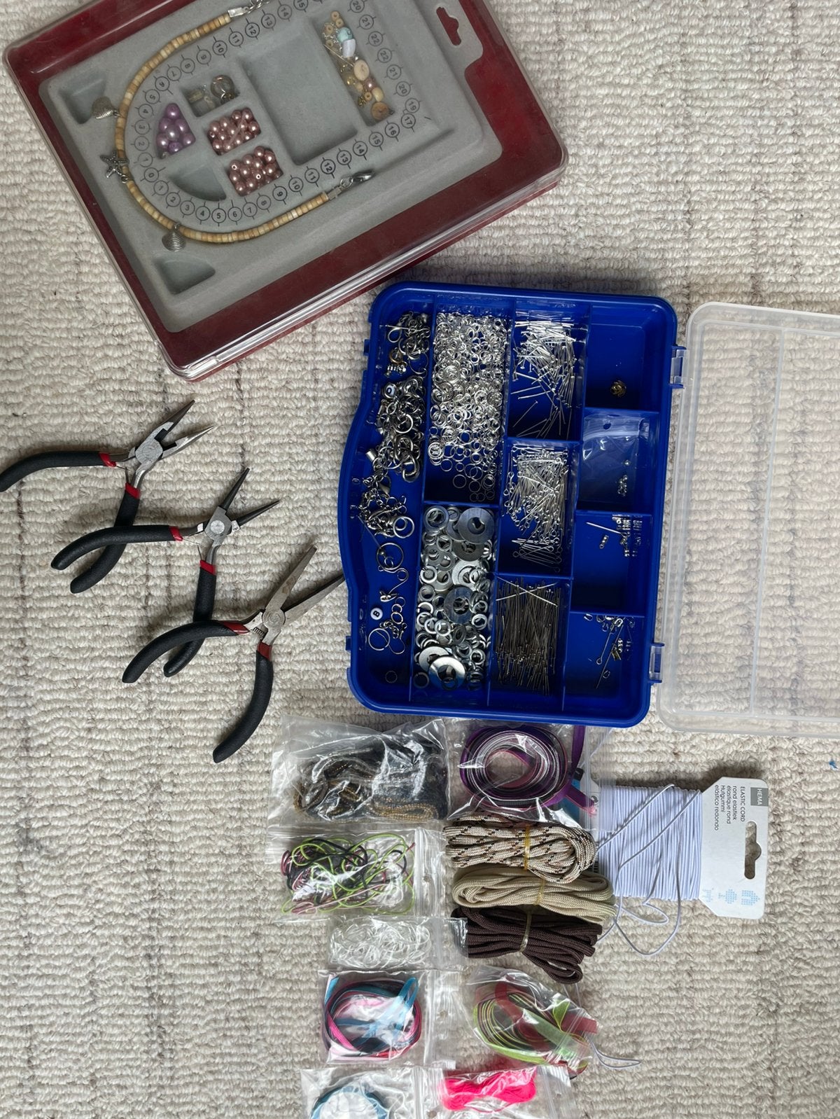 Startset sieraden maken: lintjes, elastiek, tangen en ringen, Hobby en Vrije tijd, Kralen en Sieraden maken, Ophalen, Zo goed als nieuw