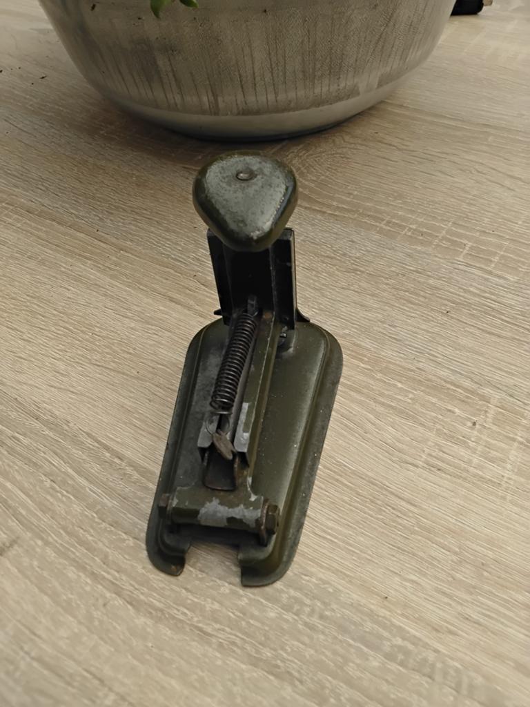 Vintage Nietmachine - Robuust en Functioneel, Ophalen