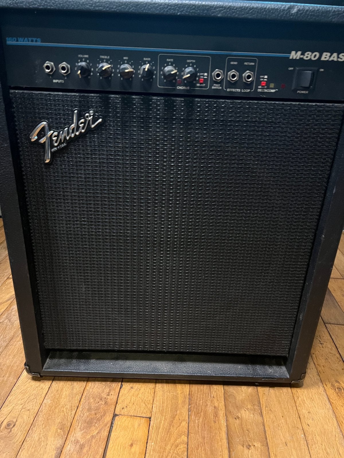 Fender M-80 Bass 160watt versterker met Chorus en deltacomp, Ophalen, Zo goed als nieuw, 100 watt of meer