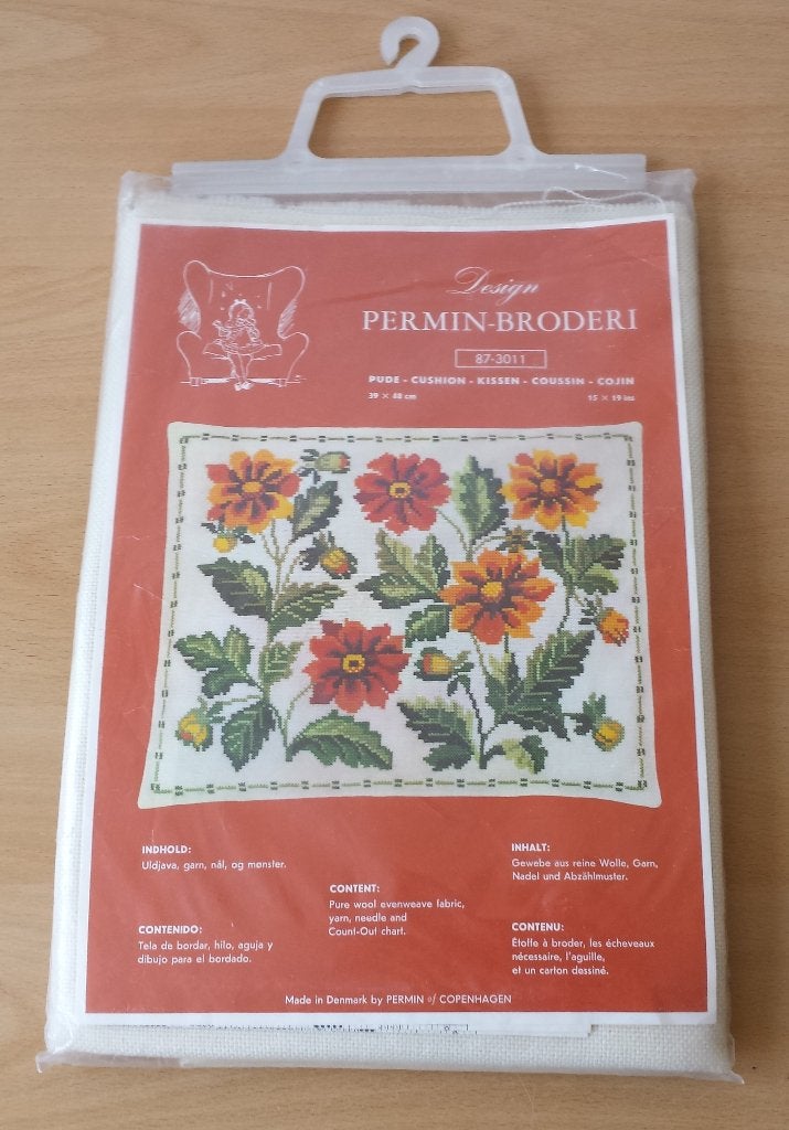 Kussen met Bloemen Pakket - Permin-Broderi - vintage, Permin of Kopenhagen, Nieuw, Ophalen of Verzenden, Handborduren