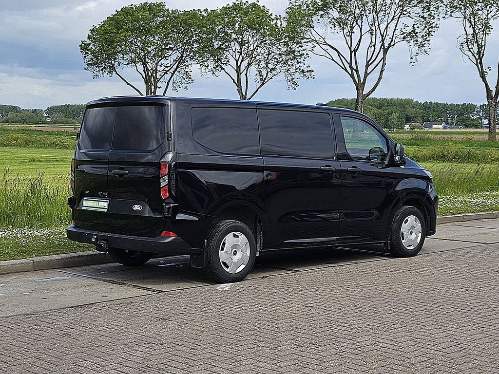 FORD TRANSIT CUSTOM 2.0 l1h1 navi trekhaak !, Gebruikt, Euro 6, 150 pk, Stoelverwarming