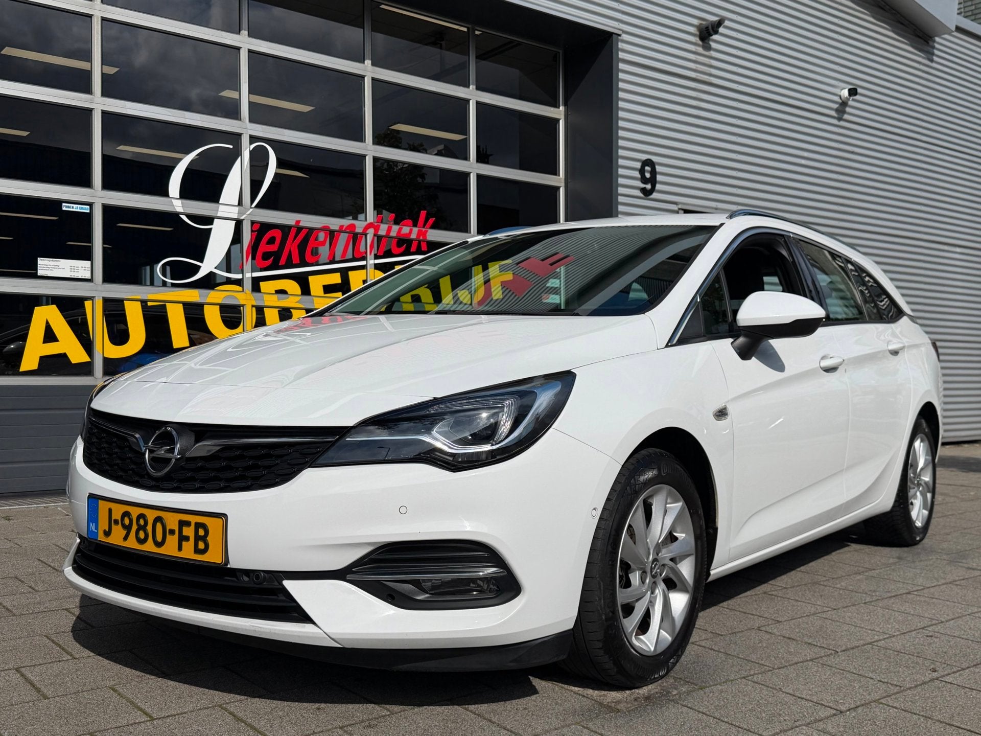 Opel Astra Sports Tourer 1.2 Turbo Elegance - Navigatie I Ai, Voorwielaandrijving, Dealer onderhouden, Parkeerassistent, Wit