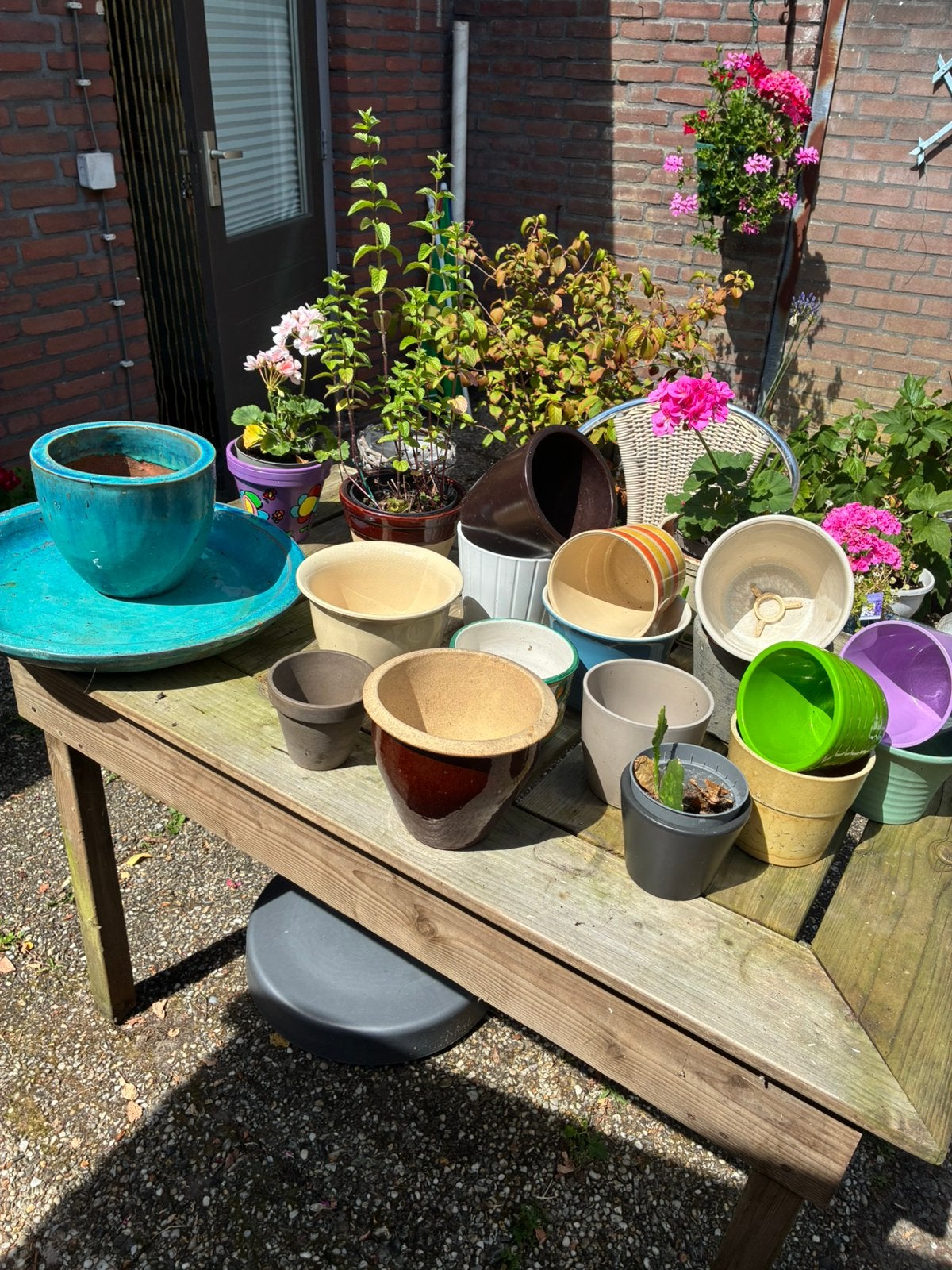 Over/bloempotten. Allerlei kleuren en kealiteiten., Tuin en Terras, Ophalen, Steen, Minder dan 30 cm, Rond