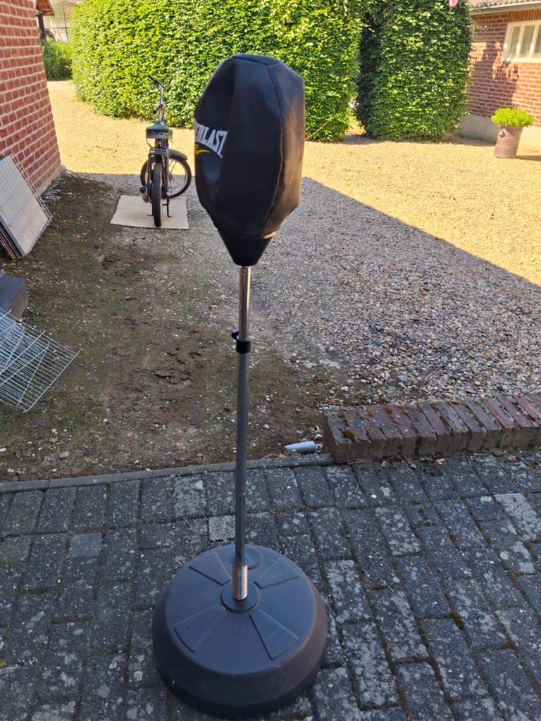 Boksbal gebruikt  in goede staat af te halen., Ophalen