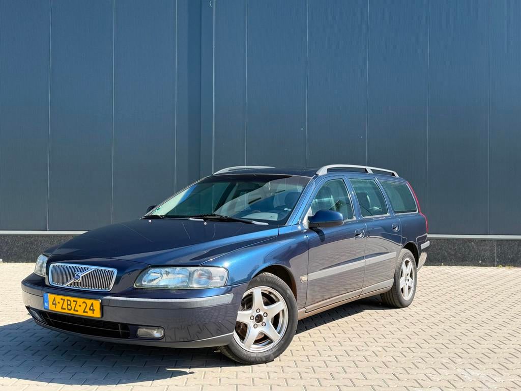 Volvo V70 2.4 | AIRCO | CRUISE | TREKHAAK | PANORAMA DAK | N, Voorwielaandrijving, Stoelverwarming, Blauw, Leder en Stof