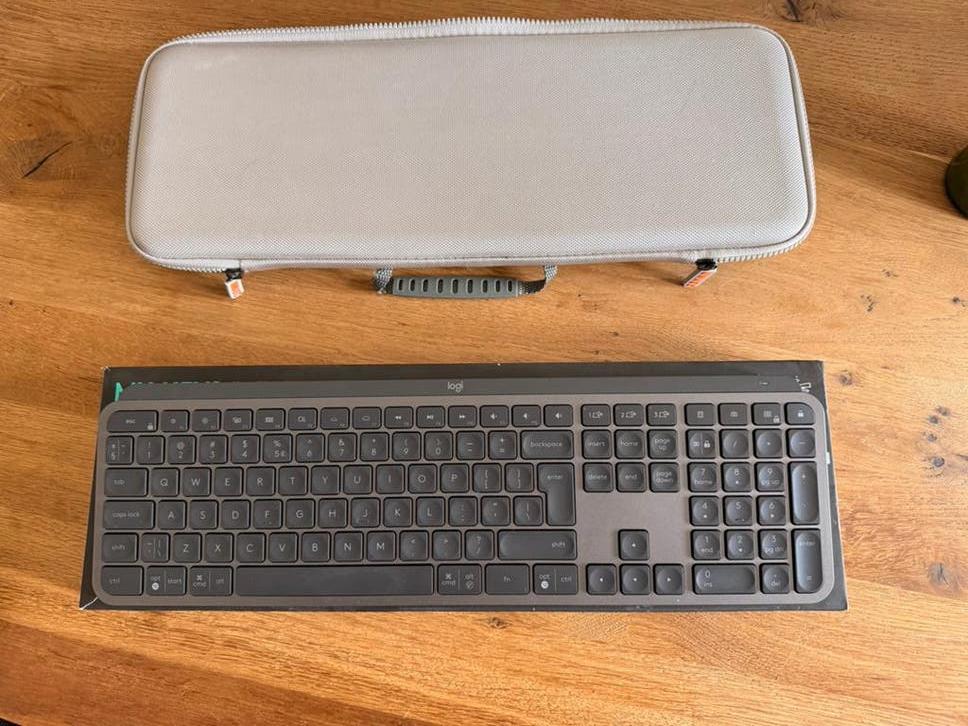 Logitech MX Keys voor Mac met USB-adapter met reistas!, Computers en Software, Multimediatoetsen, Ophalen of Verzenden, Zo goed als nieuw