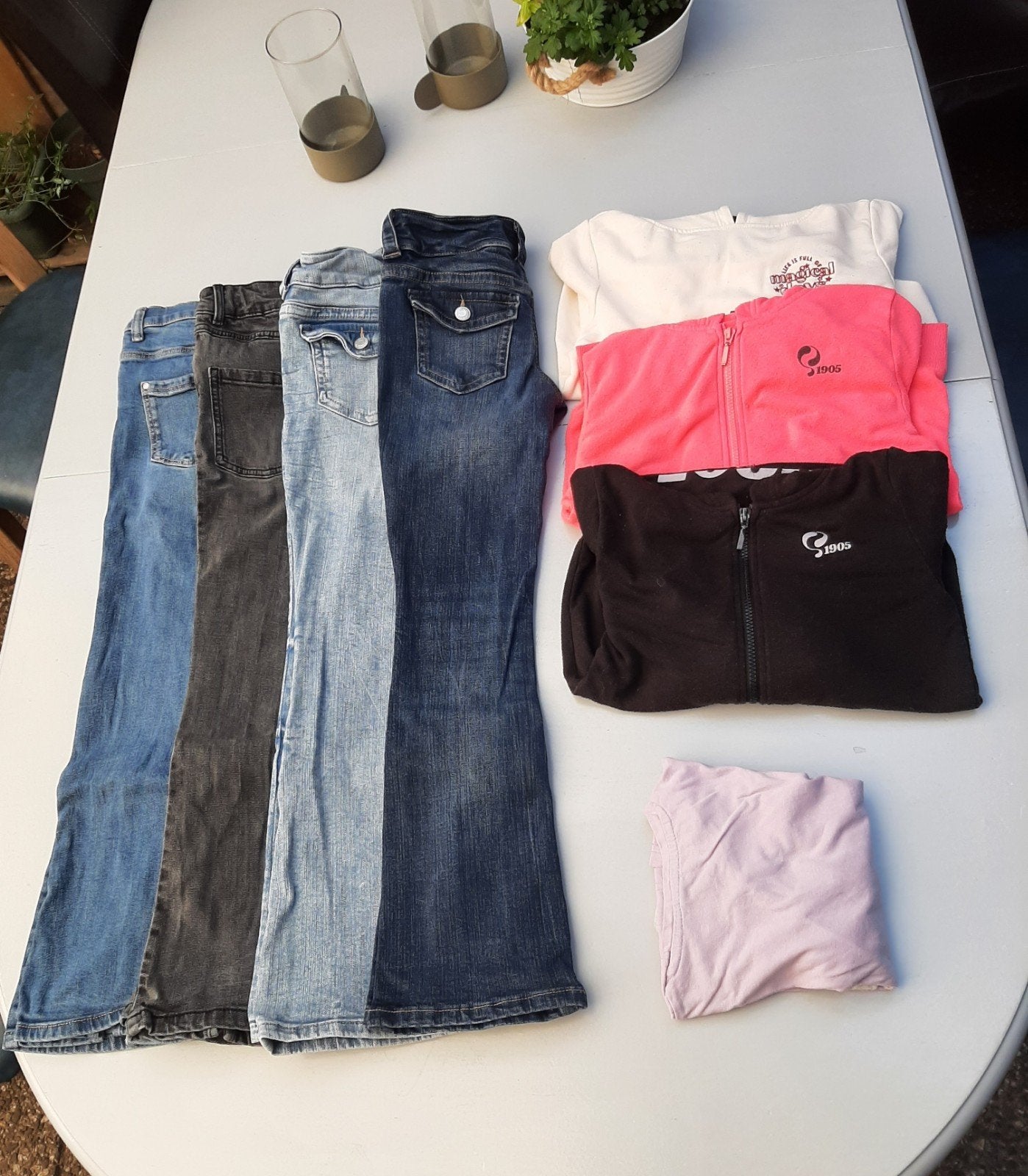 Kledingpakket: 4 spijkerbroeken, 2 vesten, 1 trui, 1 pyjama, Ophalen of Verzenden, Gebruikt, Maat 134