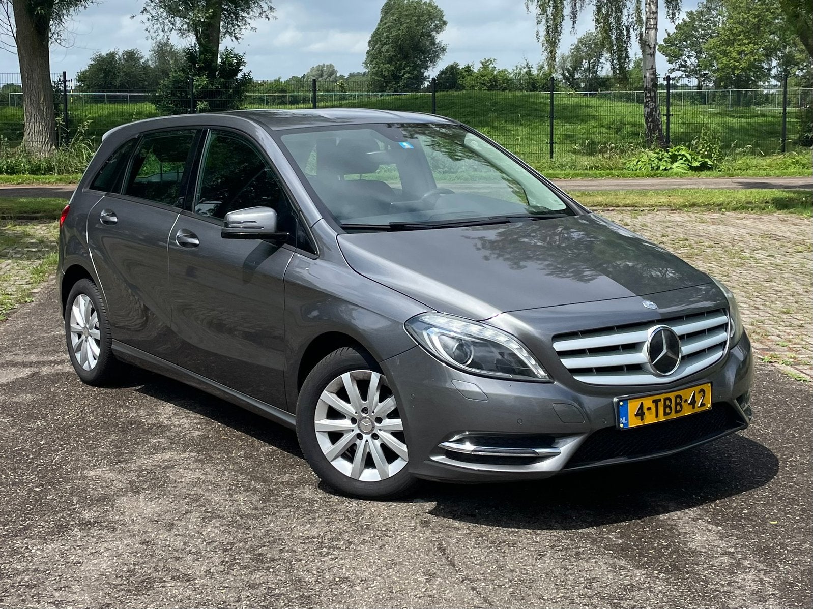Mercedes-Benz B-Klasse 1.6 B180 5DRS Blue EFF 2014 Grijs, Auto's, Voorwielaandrijving, Stof, 1295 kg, 4 cilinders