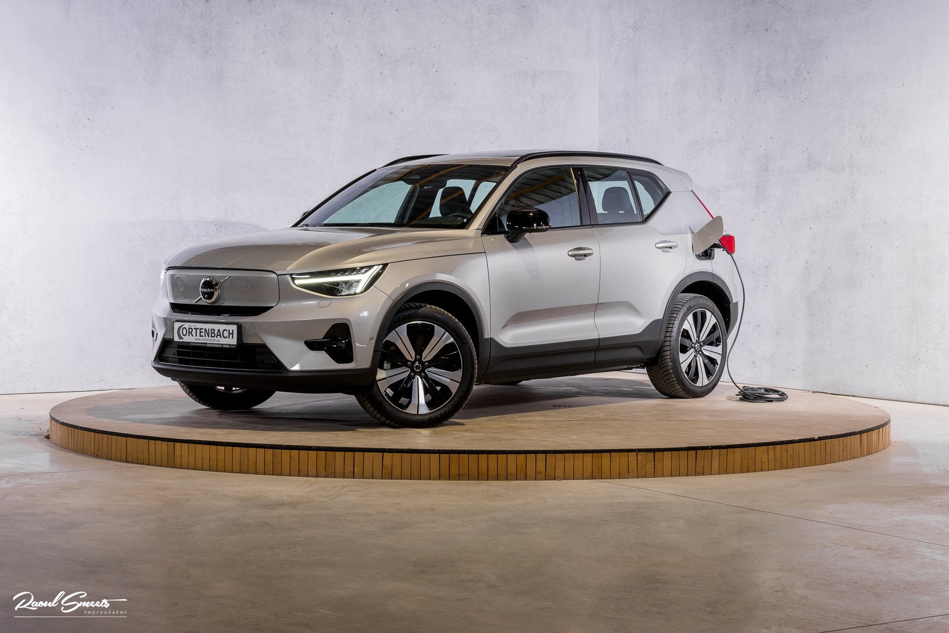 Volvo XC40 Recharge Ultimate 70 kWh | Panorama dak | Harman, Auto's, Gebruikt, Zwart, Elektrisch, 1923 kg