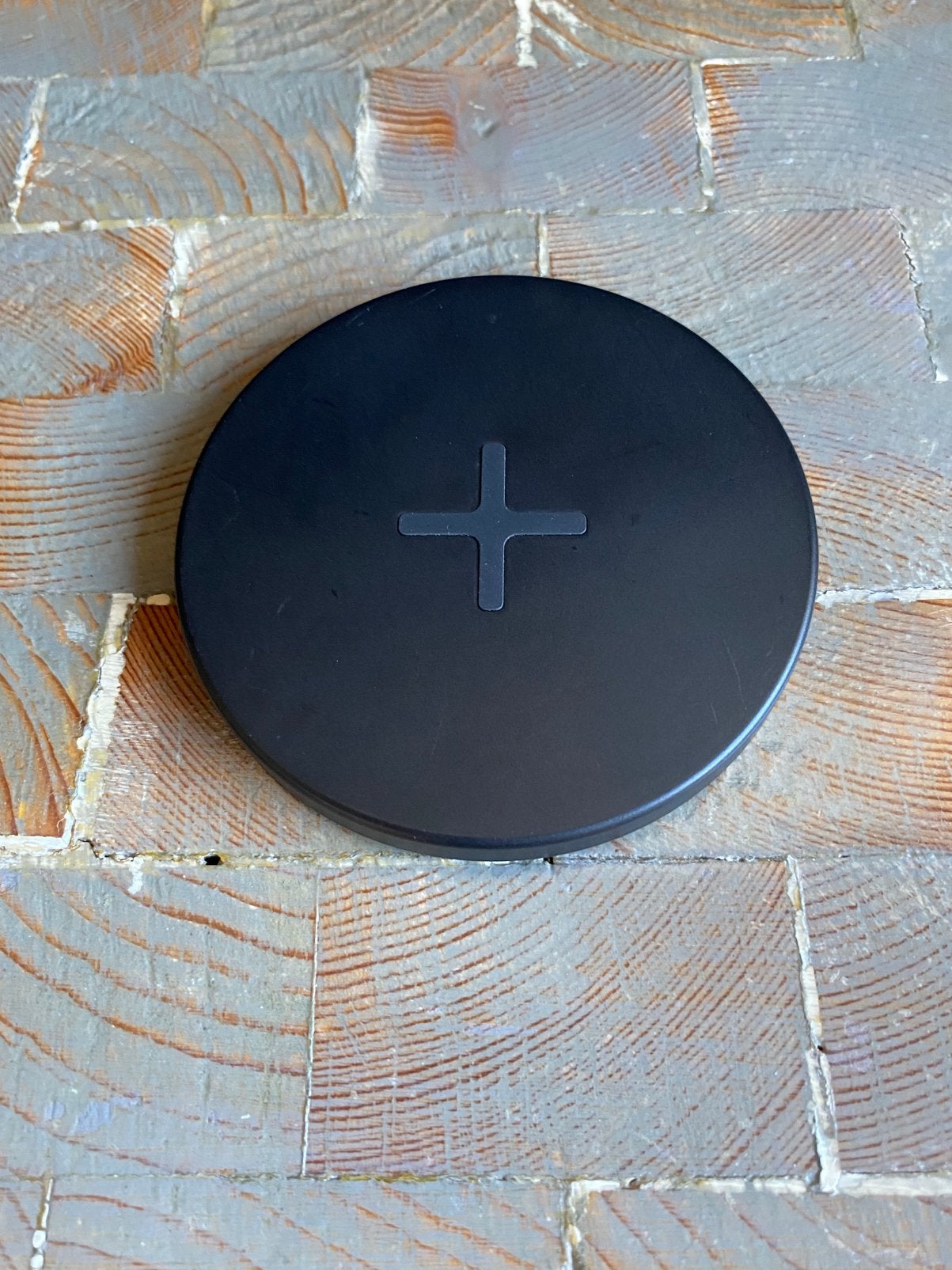 Draadloze Qi Oplader Pad (5W) – Zwart / Nieuw, Telecommunicatie, USB-C, IKEA, Draadloze oplader, Ophalen of Verzenden
