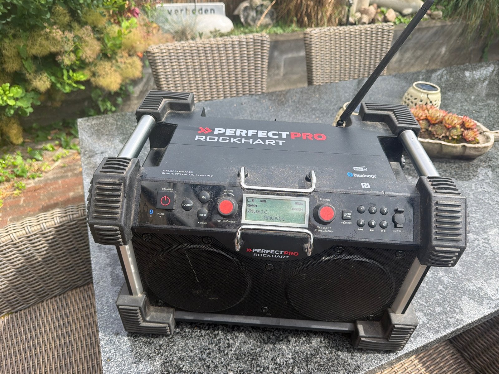 PerfectPro Rockhart Bouwradio - Robuust en Draagbaar, Audio, Tv en Foto, Radio's, Ophalen of Verzenden, Zo goed als nieuw, Bouwradio