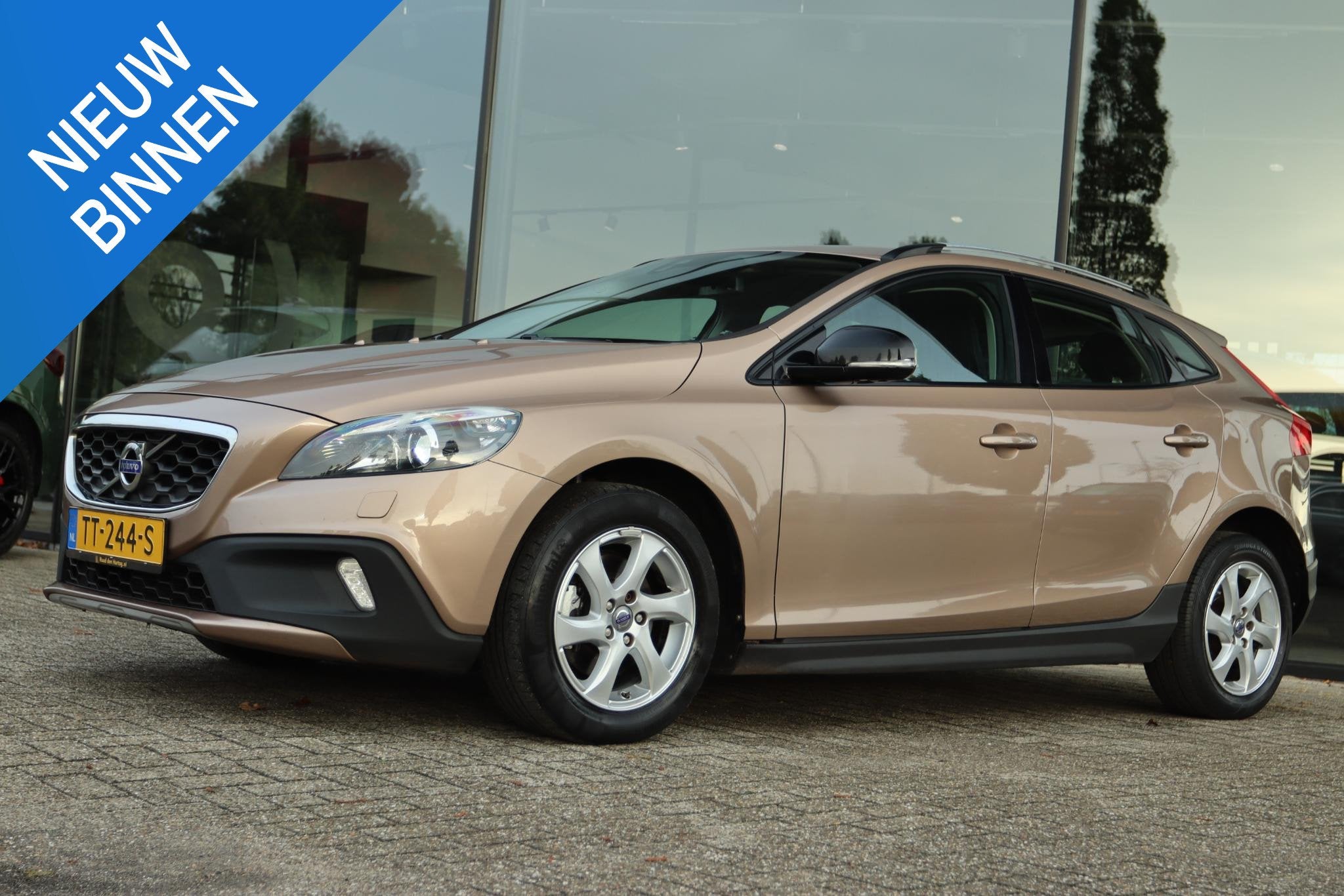 VOLVO V40 CROSS COUNTRY 1.6 D2 KINETIC | APPLE CARPLAY | XEN, Auto's, Voorwielaandrijving, Euro 5, Stof, Gebruikt