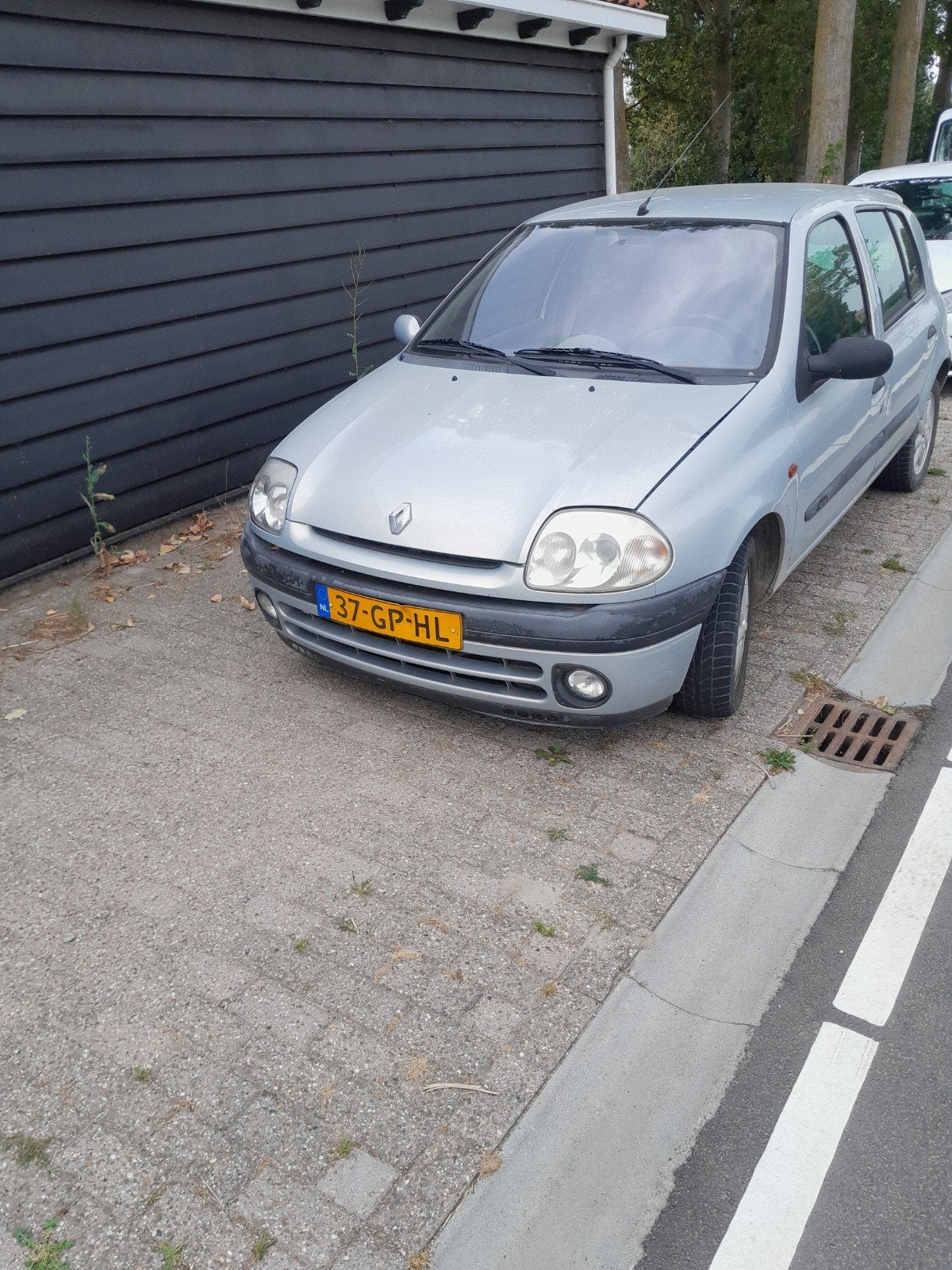 Renault Clio 1.4 16V RXE 5DR AUT Euro 2000 2001 Grijs, Auto's, 1005 kg, 40 €/maand, 4 cilinders, 1200 kg
