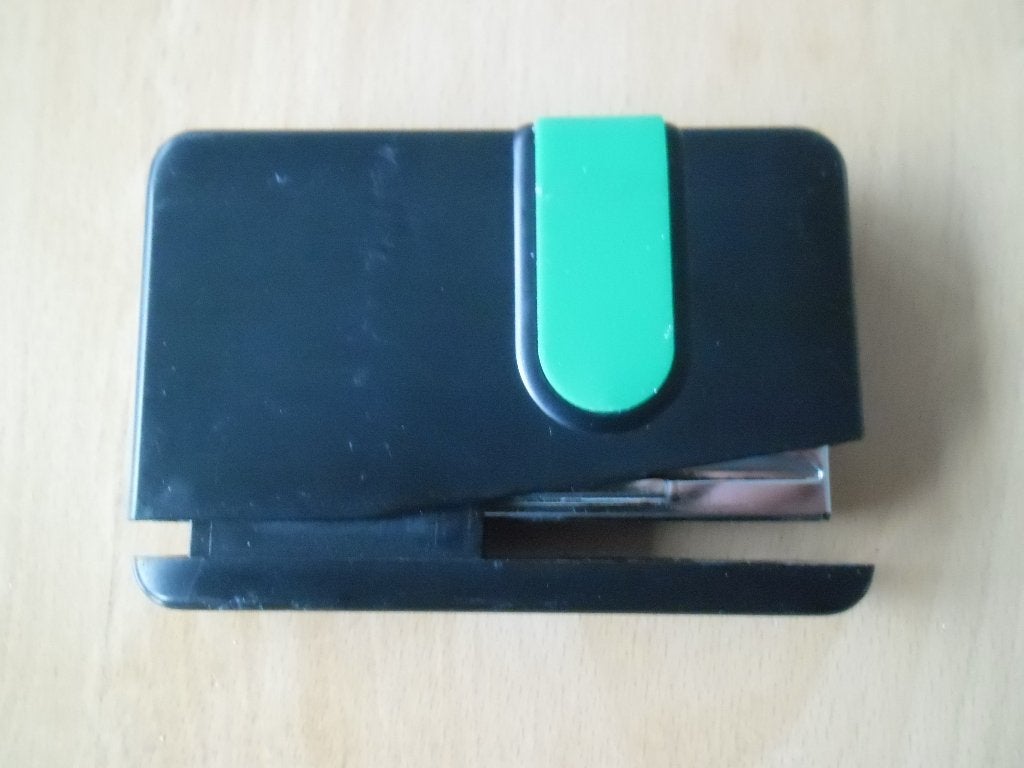 Nietmachine met nietjes - Zwart/Groen, Hobby en Vrije tijd, Knutselen, Zwart, Geschikt voor karton, Overige typen, Nieuw
