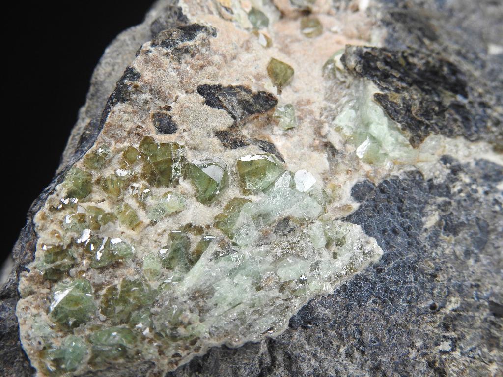 Demantoïde op matrix (Ghazni), Verzenden, Mineraal
