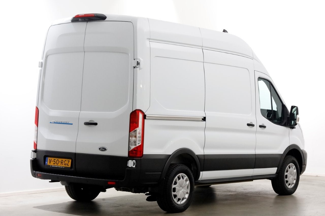 Ford E-Transit 350 L2H3 68 kWh Trend 100% Elektrisch Snellad, Auto's, Automaat, Dealer onderhouden, Achterwielaandrijving, Gebruikt
